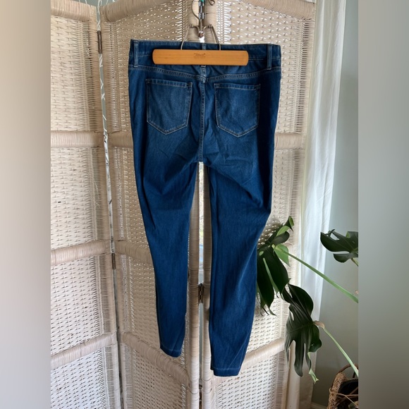 Old navy maternity Rockstar jeans, size 8, super soft, raw hem - Picture 5 of 5